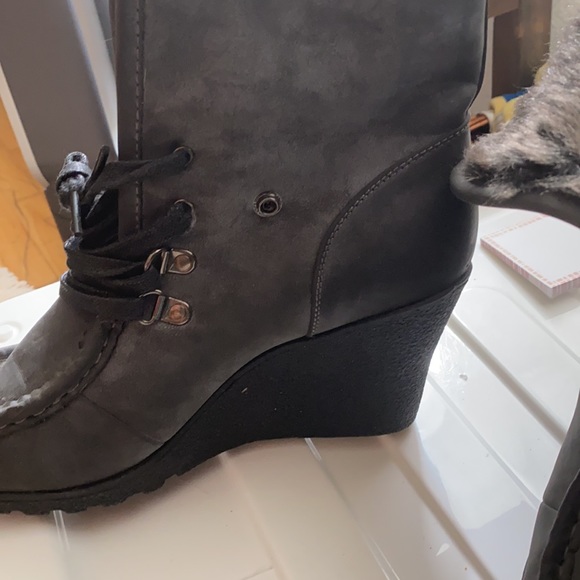 Vintage 1999 Faux fur lined wedge boots - Picture 3 of 4